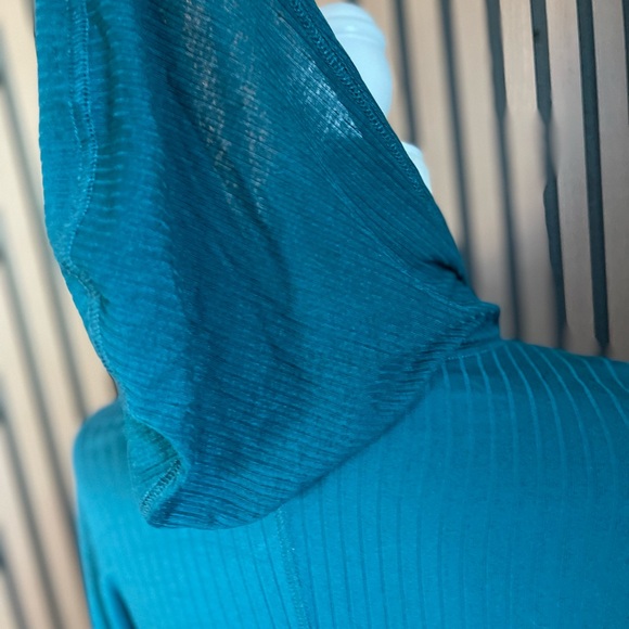 Free People Movement Tap In hooded layering top in Jewel - Picture 4 of 6